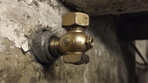 valve - gas vs water shut off valve